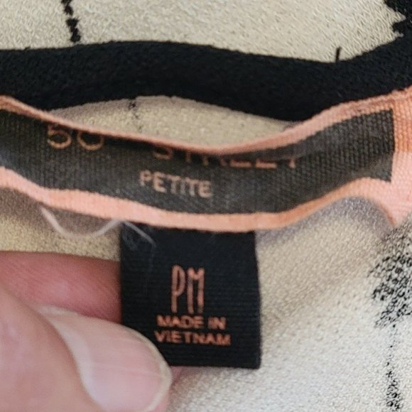 50th Street Petite Women's MP White and Black Blouse w/Gold Zipper Pockets EUC - Picture 5 of 12